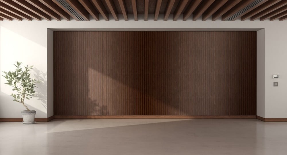 Akoestische panelen aan het plafond of de muur